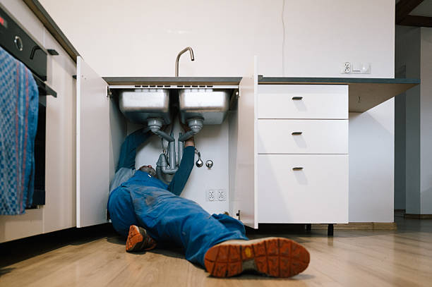 Professional Emergency Plumber technician working in Flora, MS